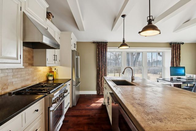 635 Signal Hill Road, North Barrington, IL 60010