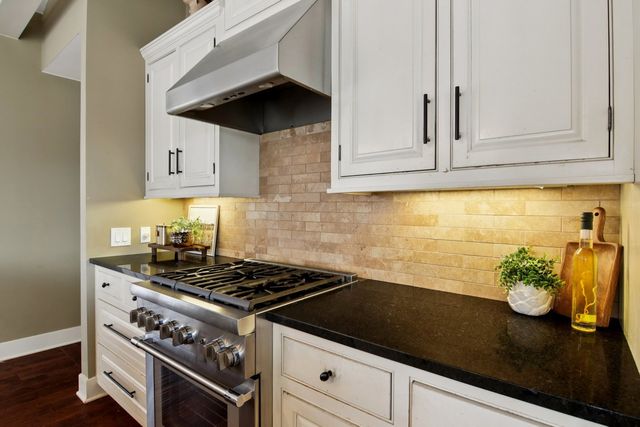 635 Signal Hill Road, North Barrington, IL 60010