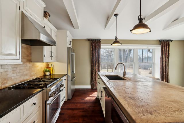 635 Signal Hill Road, North Barrington, IL 60010