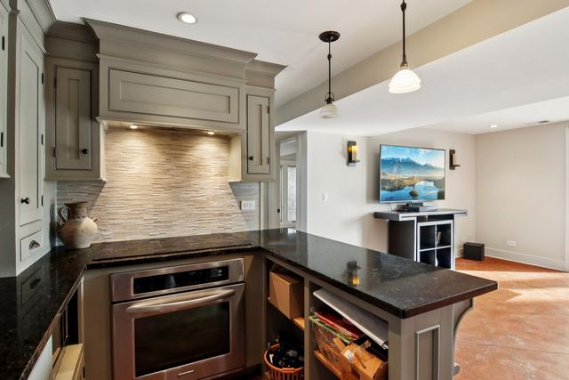 635 Signal Hill Road, North Barrington, IL 60010