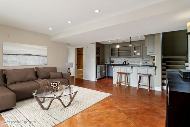 635 Signal Hill Road, North Barrington, IL 60010