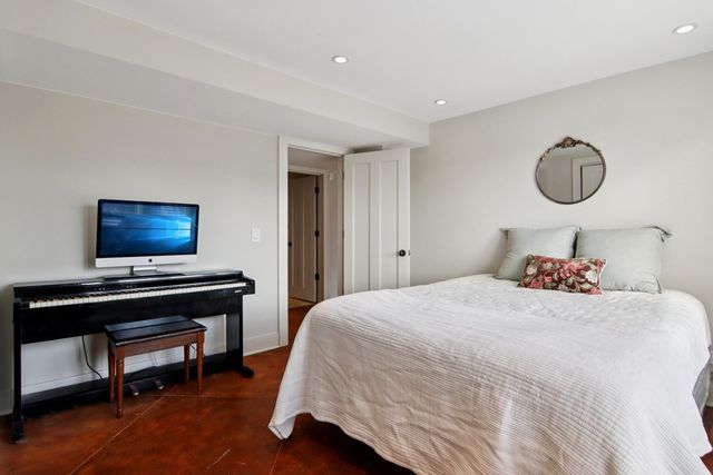 635 Signal Hill Road, North Barrington, IL 60010