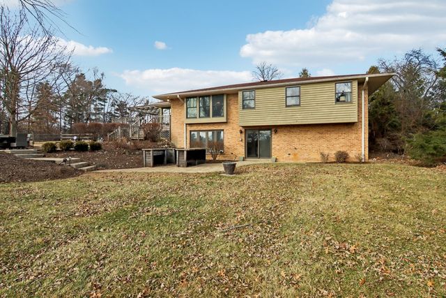 635 Signal Hill Road, North Barrington, IL 60010