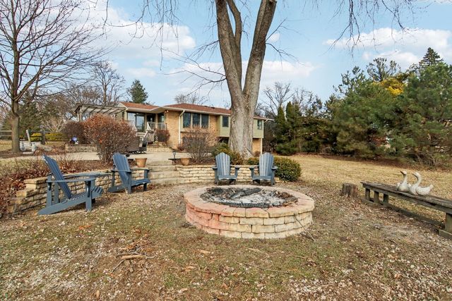 635 Signal Hill Road, North Barrington, IL 60010