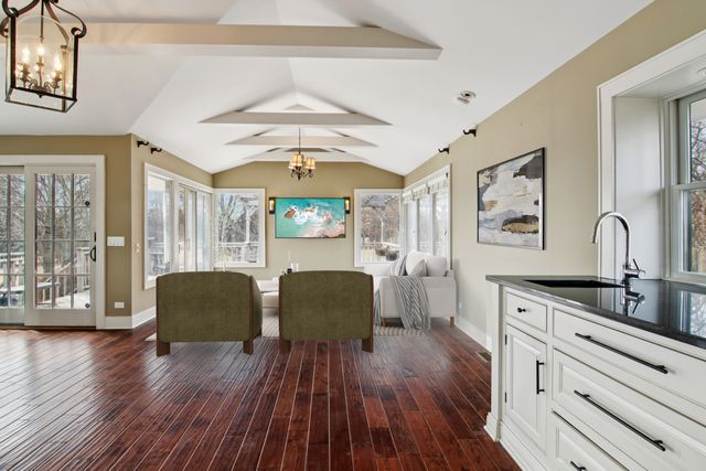 635 Signal Hill Road, North Barrington, IL 60010