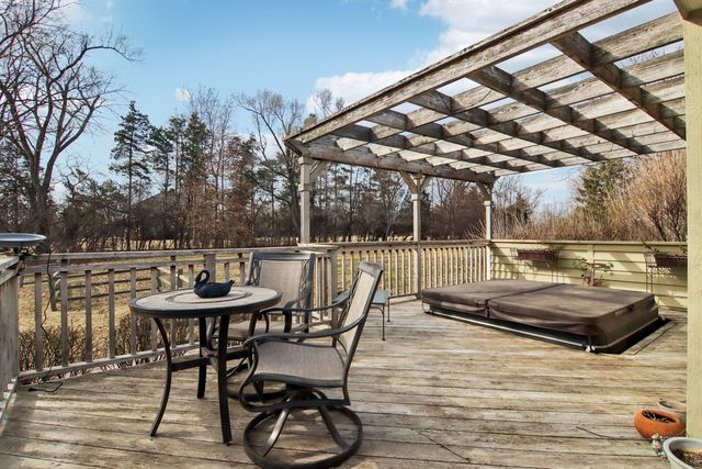 635 Signal Hill Road, North Barrington, IL 60010