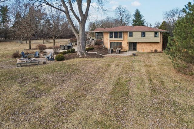 635 Signal Hill Road, North Barrington, IL 60010