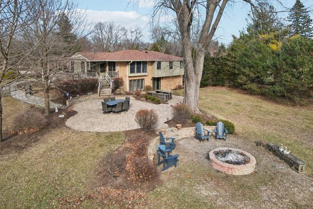 635 Signal Hill Road, North Barrington, IL 60010