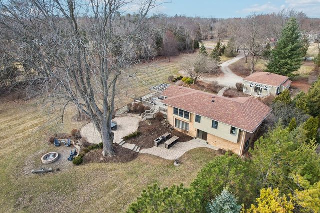 635 Signal Hill Road, North Barrington, IL 60010