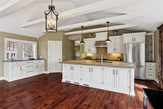 635 Signal Hill Road, North Barrington, IL 60010