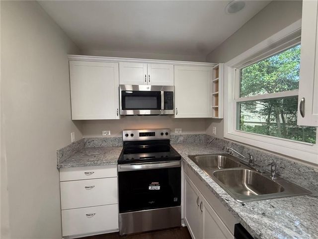 3229 Vanderbilt Lane NW, Atlanta, GA 30318