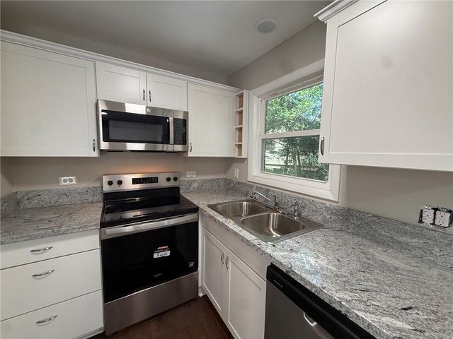 3229 Vanderbilt Lane NW, Atlanta, GA 30318