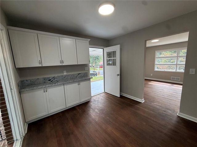 3229 Vanderbilt Lane NW, Atlanta, GA 30318