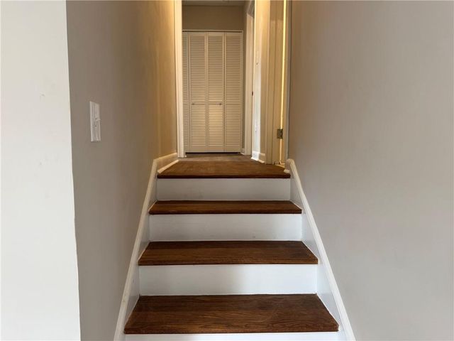 3229 Vanderbilt Lane NW, Atlanta, GA 30318