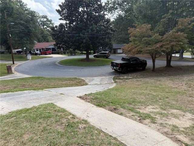 3229 Vanderbilt Lane NW, Atlanta, GA 30318