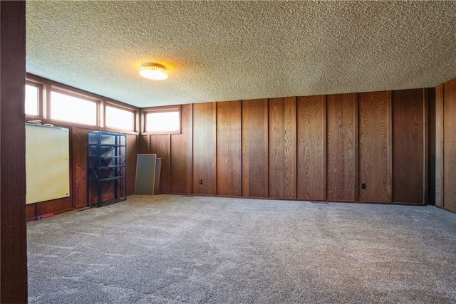 95 Allview Drive SW, Cedar Rapids, IA 52404