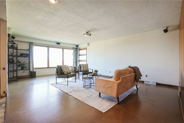 95 Allview Drive SW, Cedar Rapids, IA 52404
