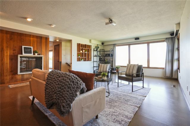 95 Allview Drive SW, Cedar Rapids, IA 52404