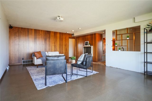 95 Allview Drive SW, Cedar Rapids, IA 52404