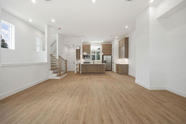 2121B Hoskins Drive, Houston, TX 77080