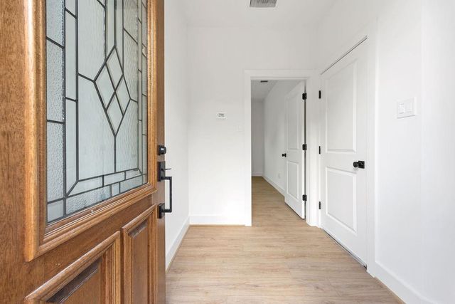 2121B Hoskins Drive, Houston, TX 77080