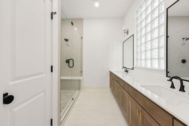 2121B Hoskins Drive, Houston, TX 77080