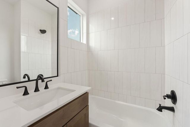 2121B Hoskins Drive, Houston, TX 77080