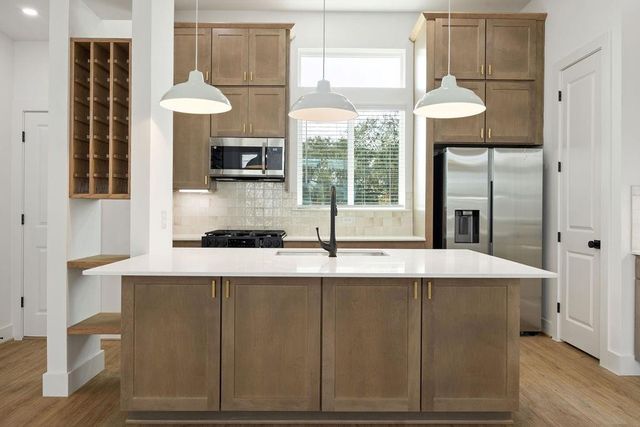 2121B Hoskins Drive, Houston, TX 77080