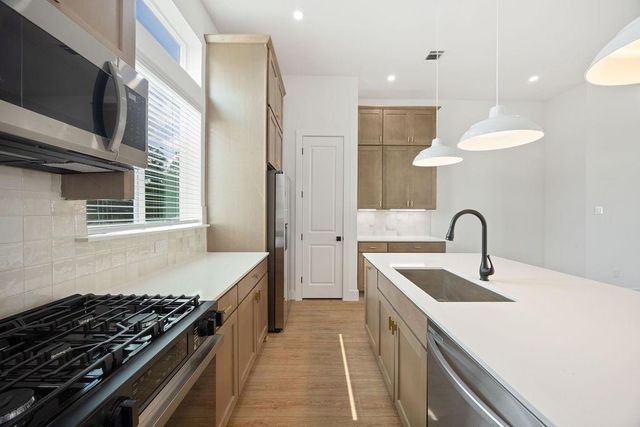 2121B Hoskins Drive, Houston, TX 77080