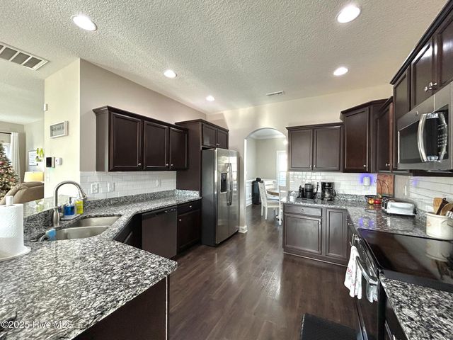 422 Worsley Way, Jacksonville, NC 28546