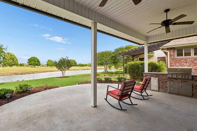 5255 Courtyard Dr, Gonzales, LA 70737