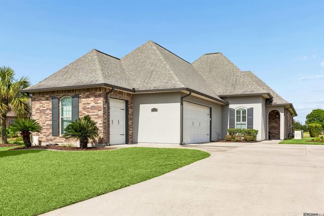 5255 Courtyard Dr, Gonzales, LA 70737