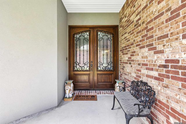 5255 Courtyard Dr, Gonzales, LA 70737