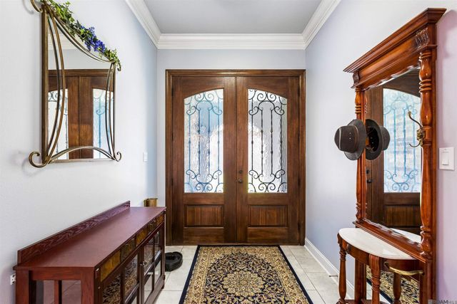 5255 Courtyard Dr, Gonzales, LA 70737
