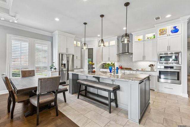 5255 Courtyard Dr, Gonzales, LA 70737