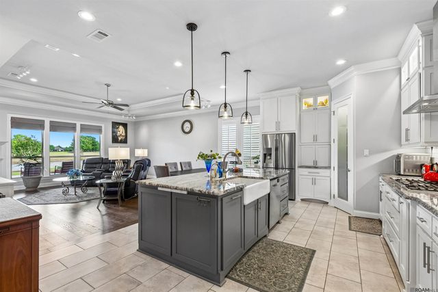 5255 Courtyard Dr, Gonzales, LA 70737