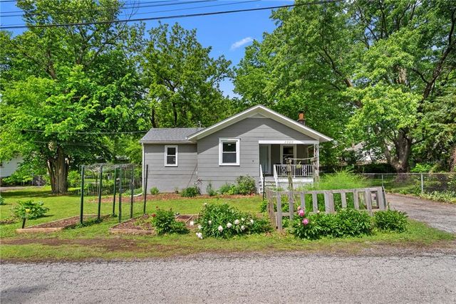 3050 N 49th Terrace, Kansas City, KS 66104