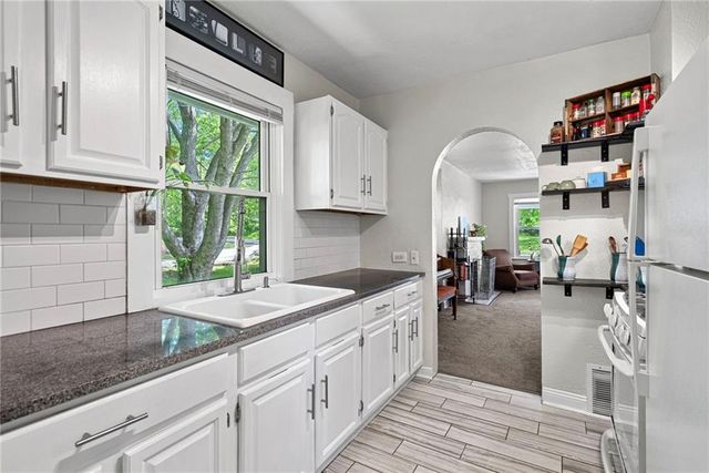 3050 N 49th Terrace, Kansas City, KS 66104