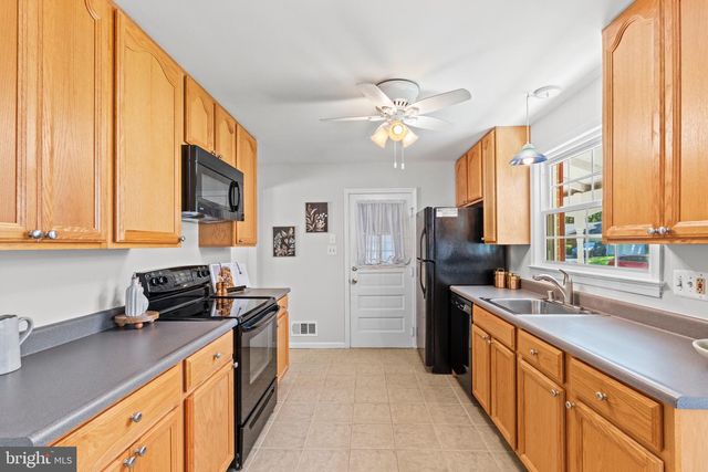 6608 GREY FOX DR, Springfield, VA 22152