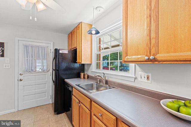 6608 GREY FOX DR, Springfield, VA 22152