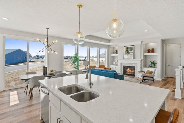 5821 Freeland Bay N, Hugo, MN 55038