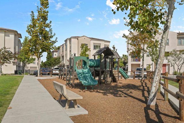 5204 Beachfront Cove St. 22, San Diego, CA 92154