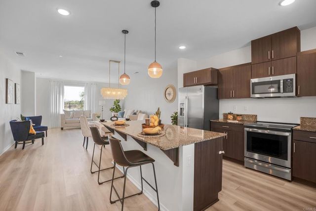 5204 Beachfront Cove St. 22, San Diego, CA 92154