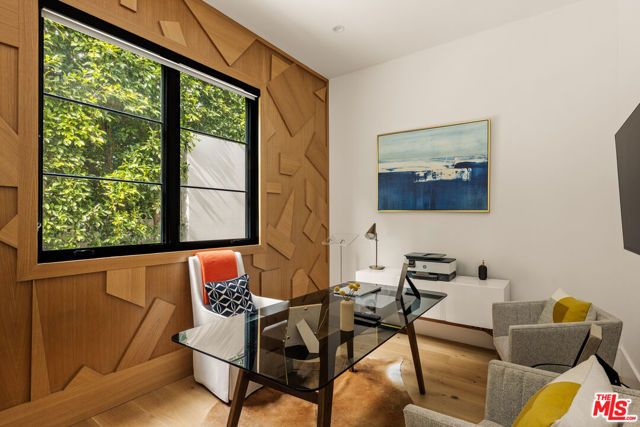 15321 Kingswood Lane, Sherman Oaks, CA 91403