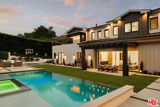 15321 Kingswood Lane, Sherman Oaks, CA 91403