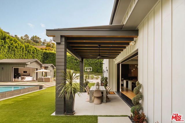 15321 Kingswood Lane, Sherman Oaks, CA 91403