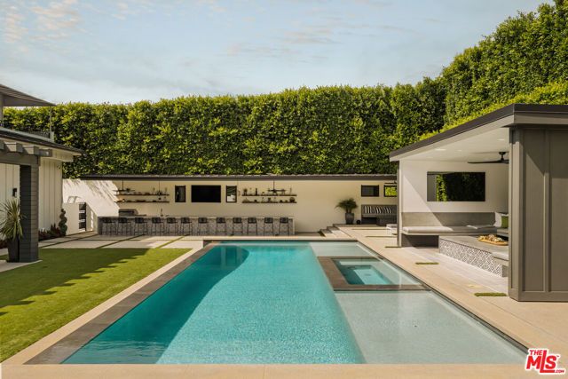 15321 Kingswood Lane, Sherman Oaks, CA 91403