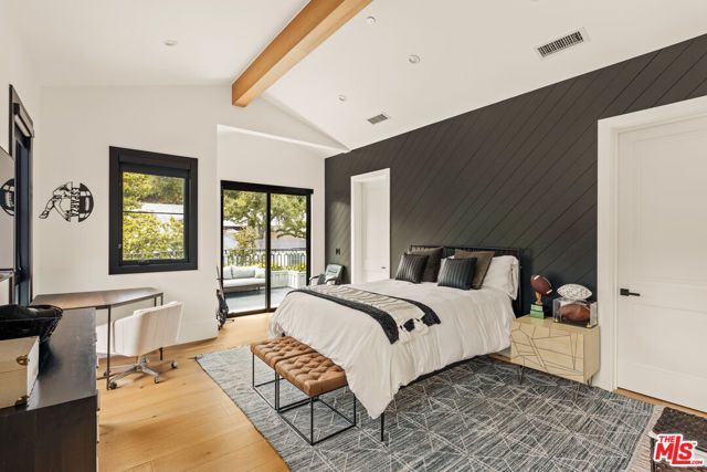 15321 Kingswood Lane, Sherman Oaks, CA 91403