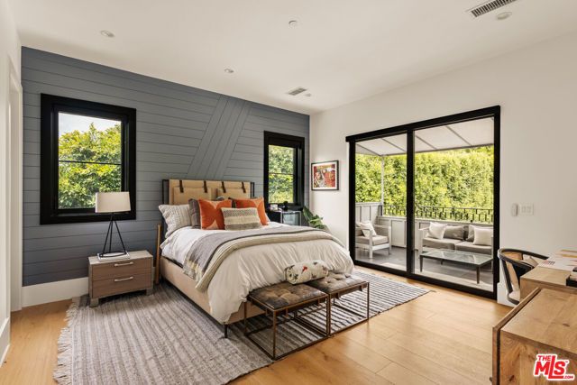 15321 Kingswood Lane, Sherman Oaks, CA 91403