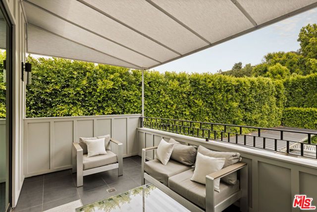 15321 Kingswood Lane, Sherman Oaks, CA 91403